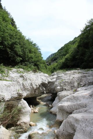 Foto delle Forre di Lavello del Fiume Titerno nell'omonimo sentiero a Cusano Nutri. 