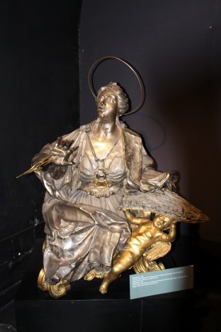 Statua in argento di “Santa Irene”, copatrona di Napoli, opera di Carlo Schisano nel 1733. 