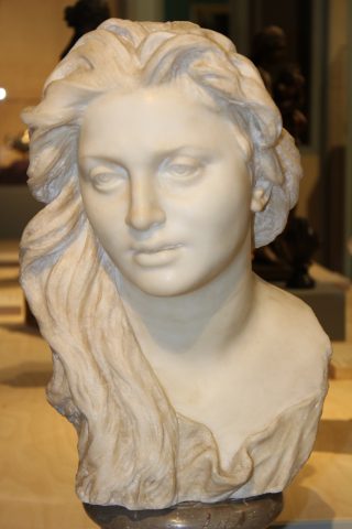 “Busto di Anna” è un'opera scultorea di Vincenzo Gemito che rappresenta la donna tanto amata dallo scultore. 
