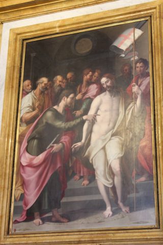 Dipinto intitolato "Incredulità di San Tommaso", ad opera del pittorre fiorentino Girolamo Macchietti e collocato nella Cappella dei Borbone. 