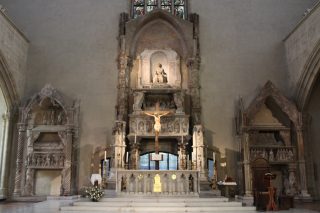 Altare della Basilica di Santa Chiara di Napoli. 