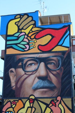 Murale di “Salvador Allende” di Jorit e Mono Gonzalez, conservato sulla parete di un palazzo nel Rione Cavour di Barra.