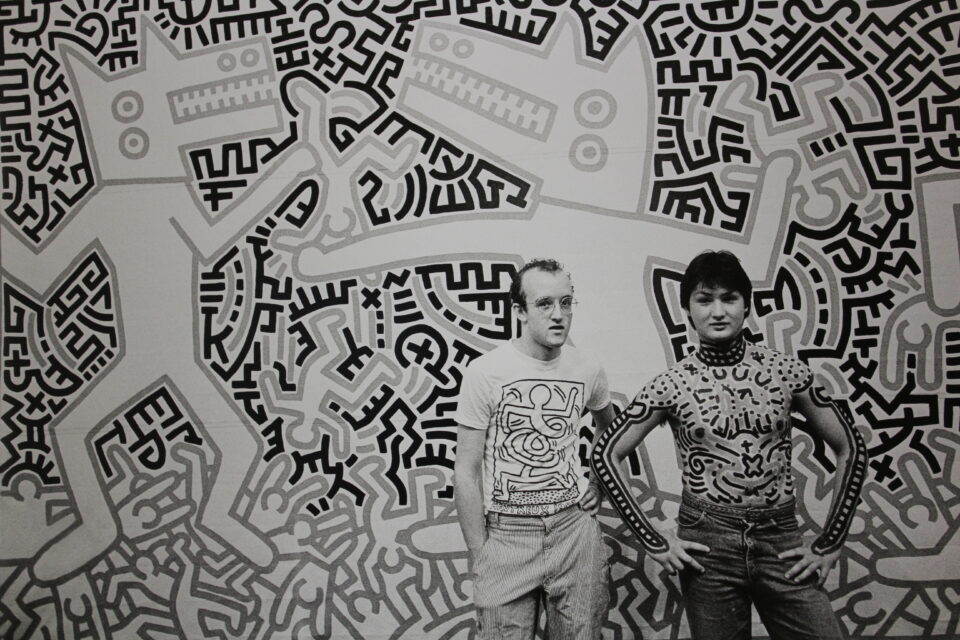 Fotografia di Keith Haring e Marcello Pisani di Luciano Ferrara, scattata nella Galleria Lucio Amelio. 