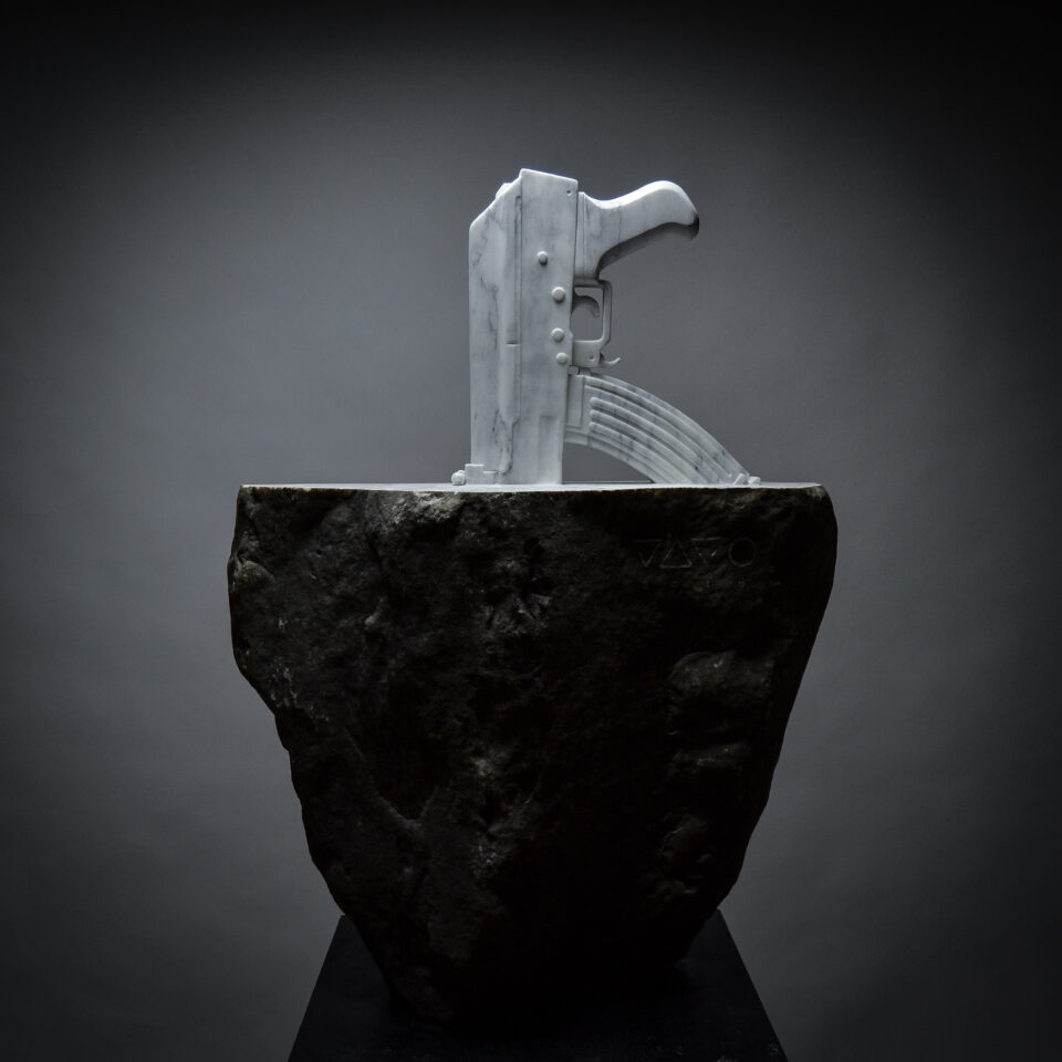 "Excalibur", scultura dell'artista JAGO.