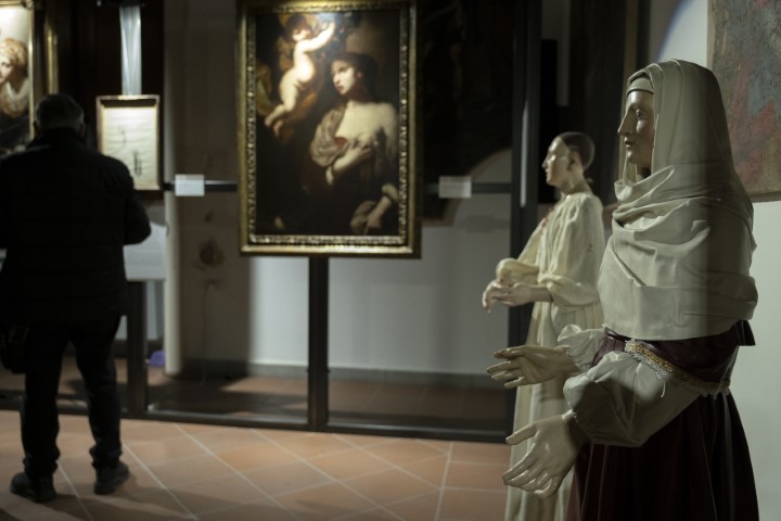 Statue delle Madonne svestite appartenenenti alle collezioni della Fondazione De Chiara De Maio. 