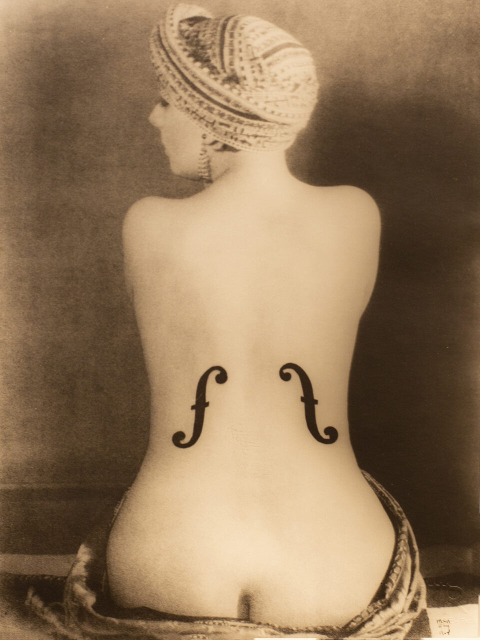 Fotografia “Le violon d'Ingres” di Man Ray.