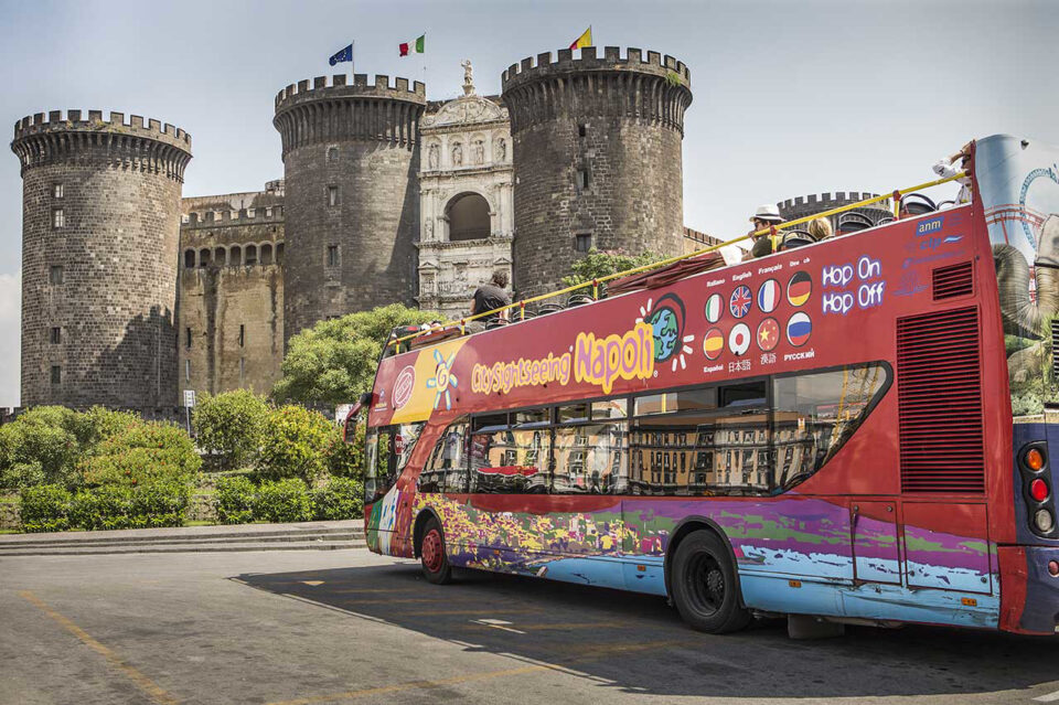 Bus Turistico a Napoli: fermate, percorso, mappa, orari e prezzi